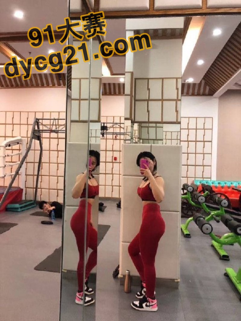 魔都高颜值拜金极品健身女神小姐姐和金主爸爸玩3p 母狗骚得不行 极品尤物 图12
