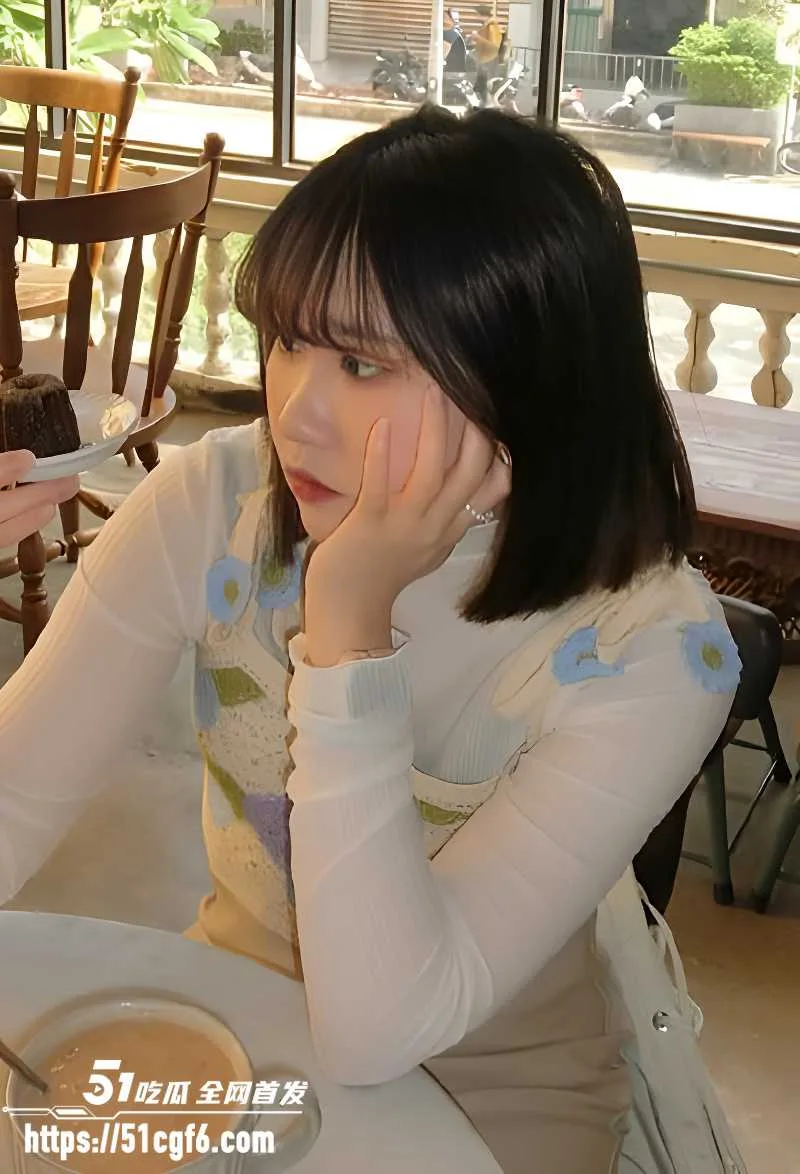 清纯美女约炮私拍 戴肛塞夹跳蛋被后入猛干 黑丝湿穴太会吸 反差到极致!
