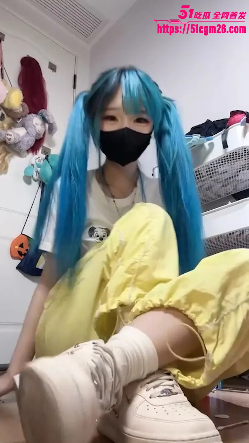 重口女王 芃芃大人 cos初音未来 裸足ASMR淫语羞辱 专为抖M量身打造!