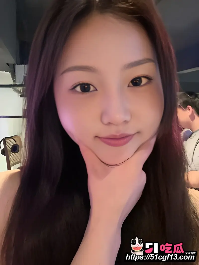 上海纯情白富美 情侣私拍流出 反差眼镜婊胯下接精 浓精敷面超刺激!