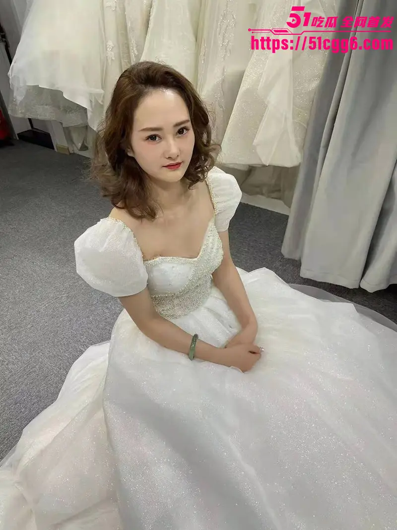 辽宁芒果销冠 许雨薇 婚后出轨前男友 被老公发现后全网曝光3p视频 高颜少妇私下骚到爆！