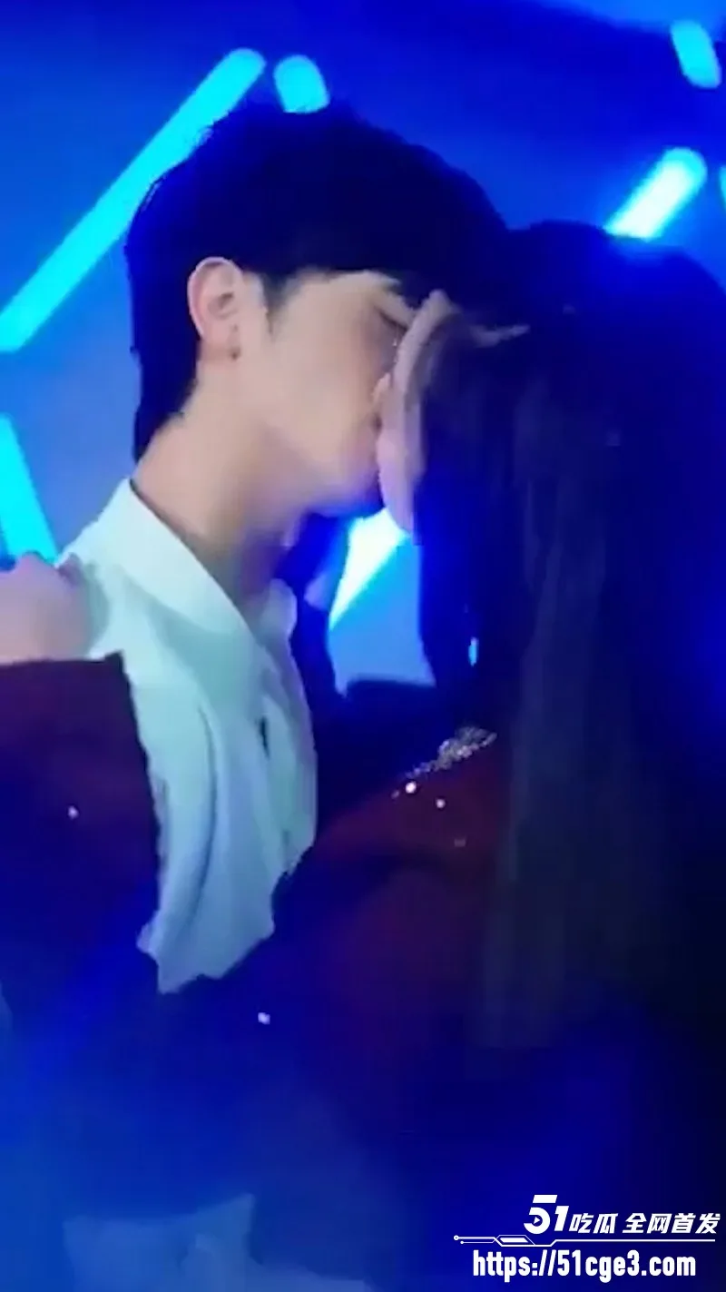 擦边热剧《他超会哄》男主天生情商爆表 游走于极品美女之间 尽享艳福!