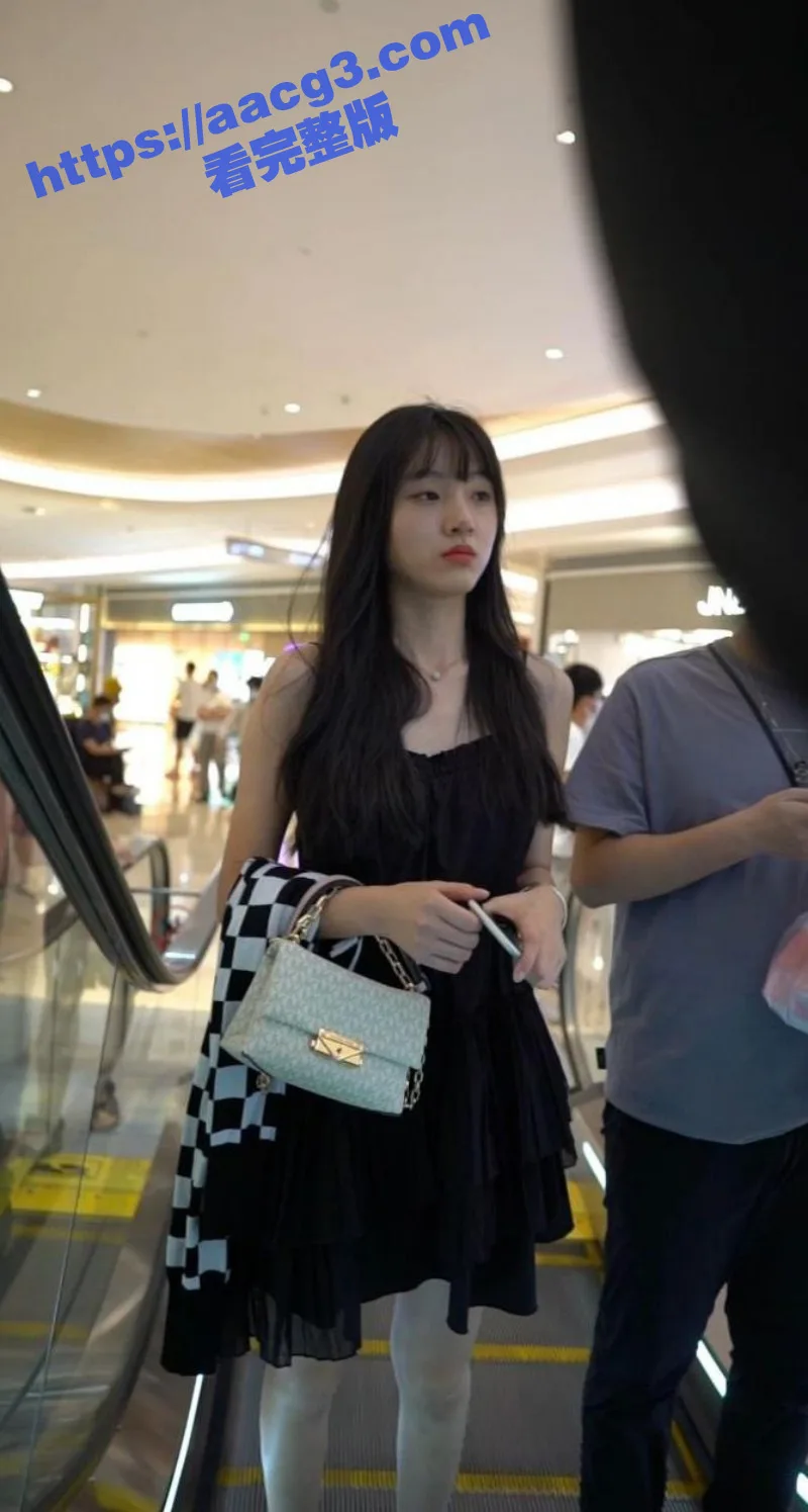 抄底大神商场尾随3位包臀裙极品美女 修长美腿紧夹白色T字骚内 裙底风光美妙绝伦