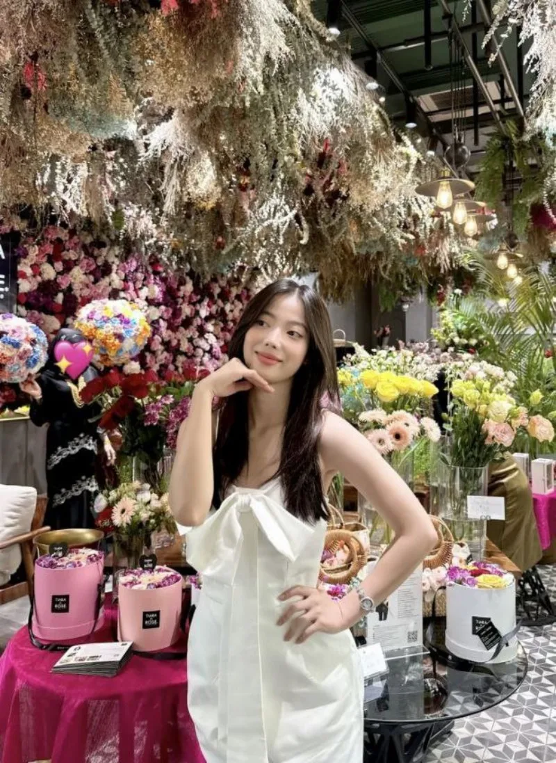 泰国曼谷高颜值美女 Rekta 援交视频流出 胯下狂吞金主肉棒 反差模样淫骚无比!