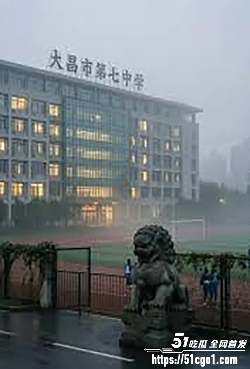 大昌七中照进现实 广州技校学生拍下惊悚女鬼画面 次日暴毙成脱水干尸 太诡异了!