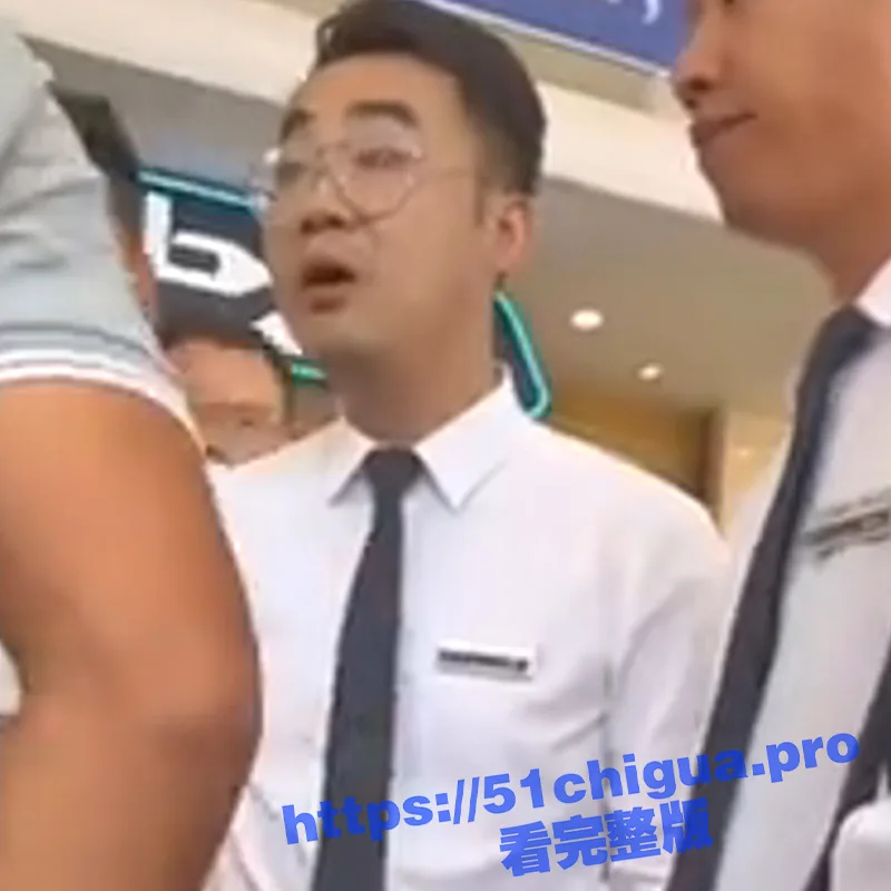 江西南昌丰田4S店要求消费者贷款买车 消费者不同意发生冲突 销售:不买就滚,买个10万的车叫什么叫