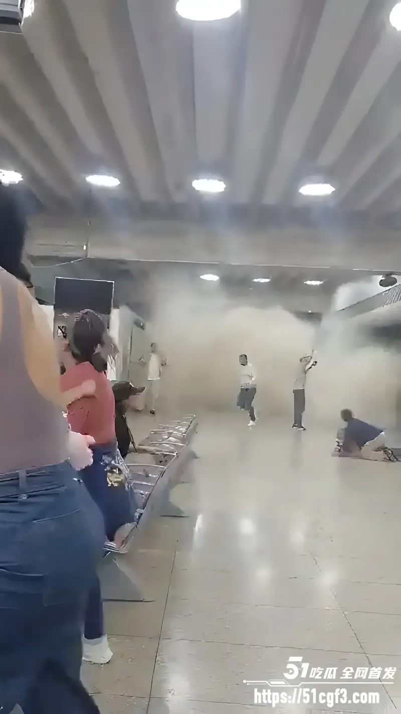 委内瑞拉突发7.1级强震 震源深度10公里 房屋倒塌 居民紧急逃生避险!