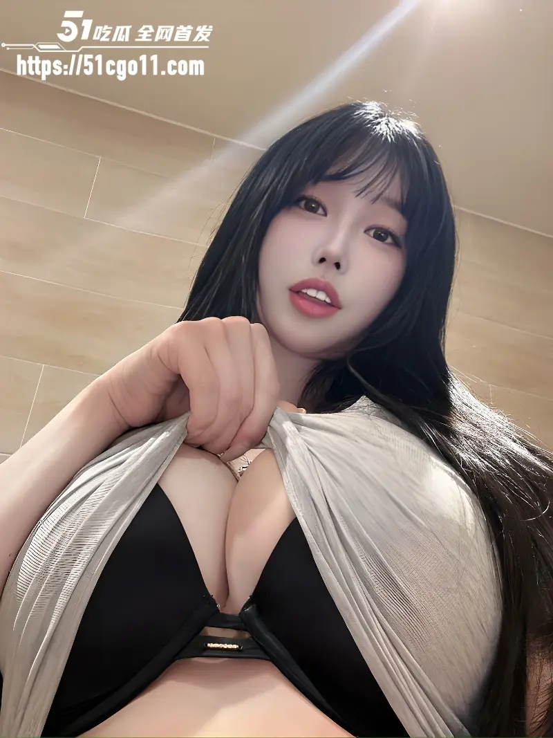 高颜值网红私密视频合集 圆润美乳笔挺诱人 镜前自慰道具插逼 骚浪淫态尽显！