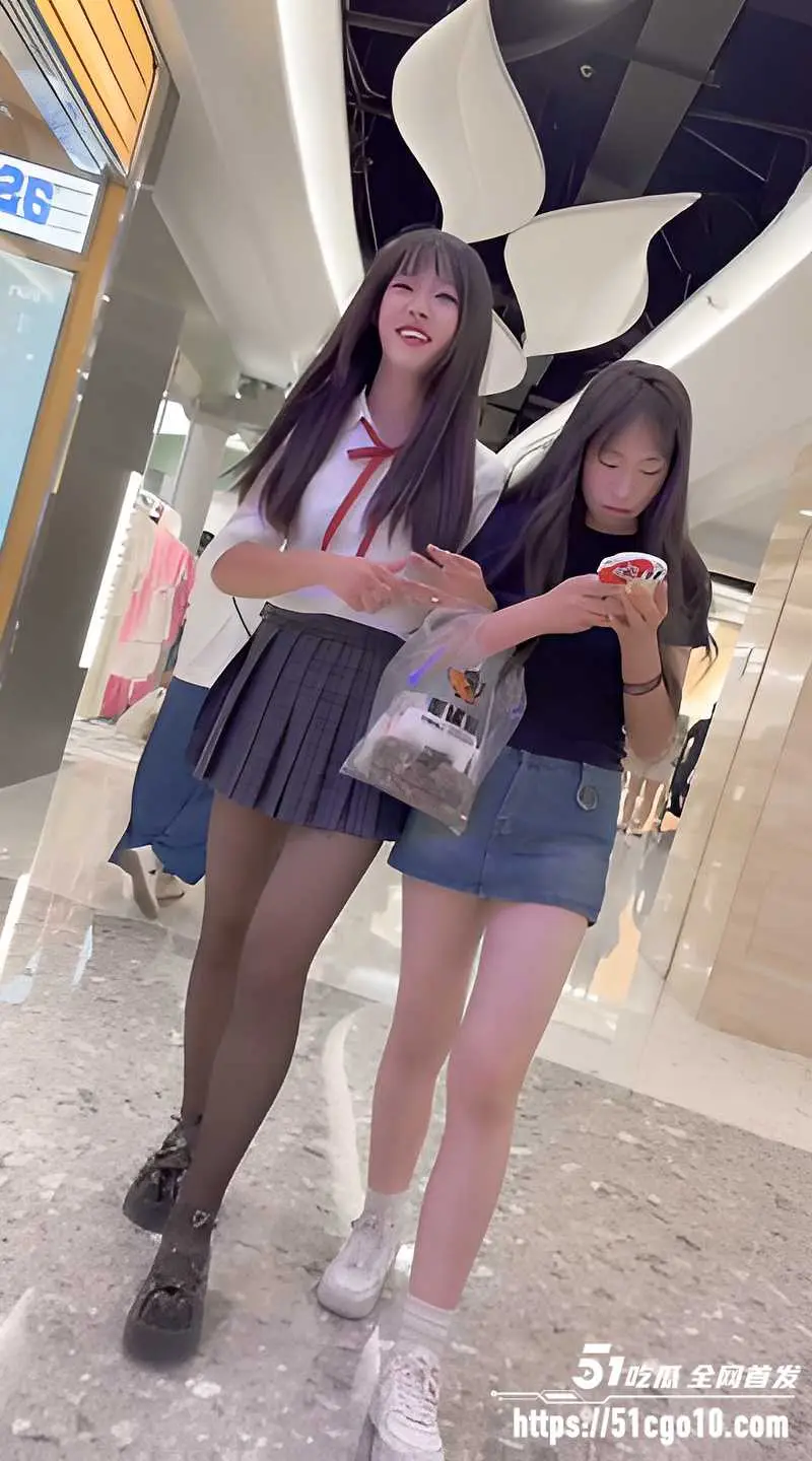 顶点大师 街拍抄底多位美女 熟女辣妹裙底一览无余 近距离特写骚内肥臀美景
