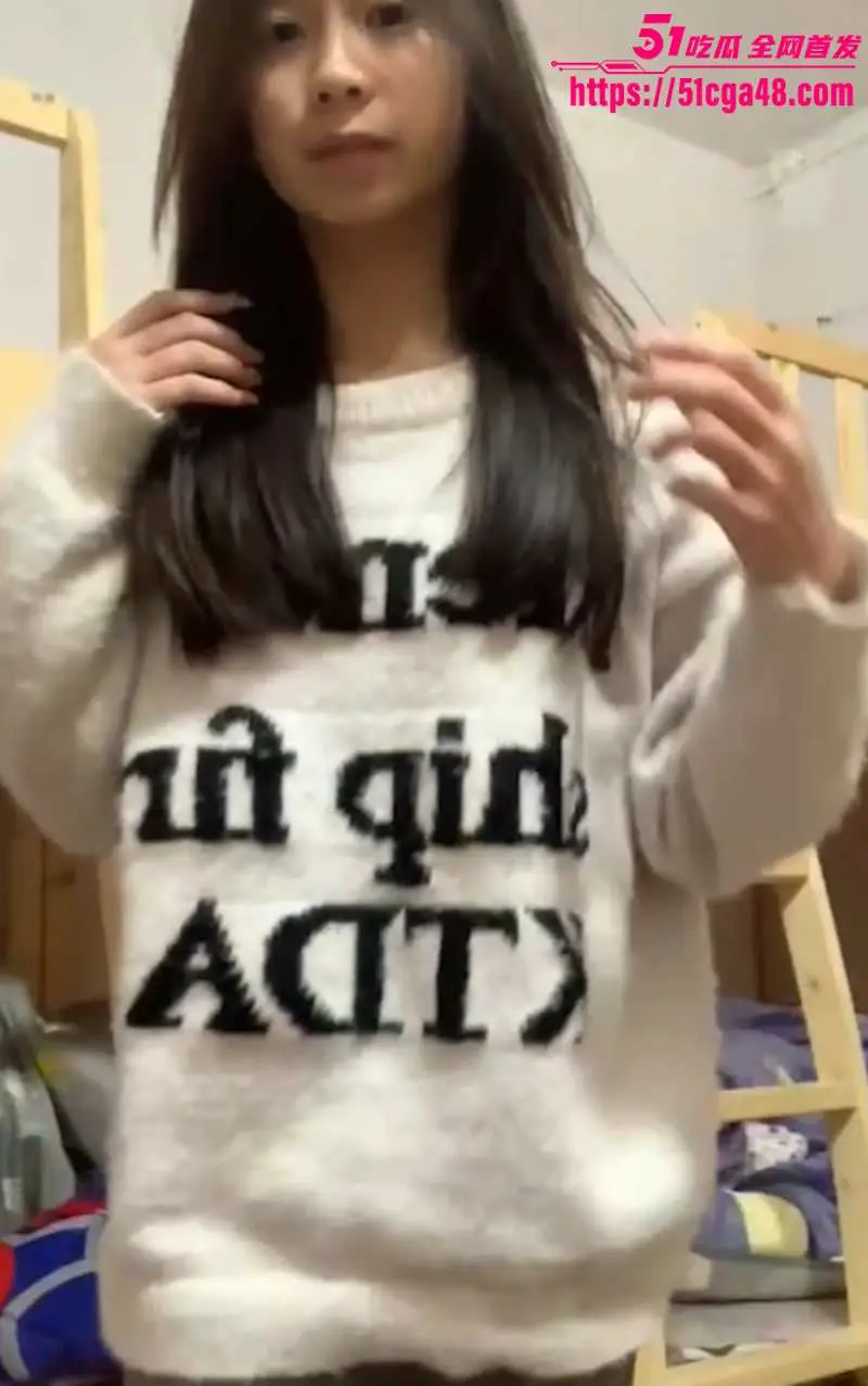 18岁清纯嫩妹 网调视频曝光流出 宿舍内脱衣服裸舞 自拍洗澡全过程 娇嫩身躯诱惑反差！