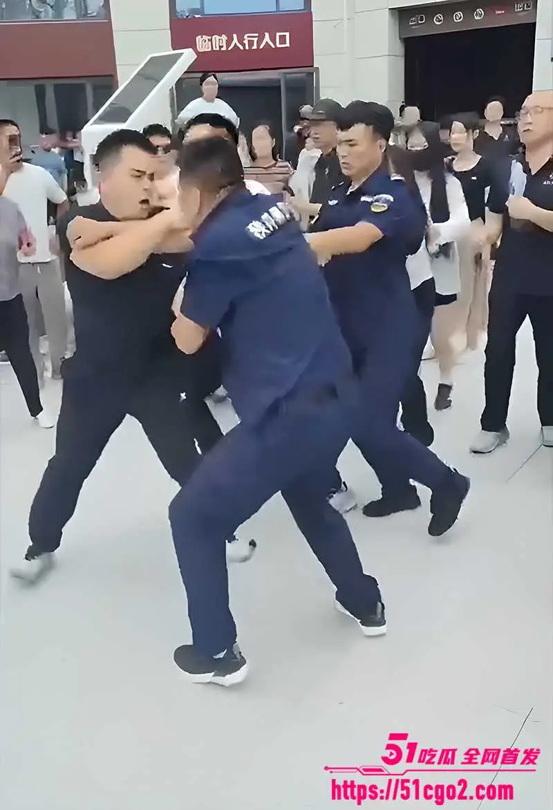 河北邢台楼盘保安围打业主 爆发群体冲突 多人受伤昏迷倒地 各方说法矛盾重重！