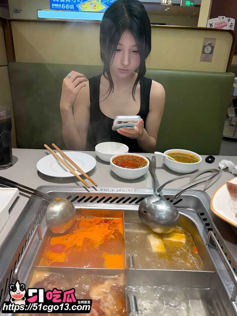 深圳第一深情 约炮清纯嫩妹 嘴上说不要身体却主动求操 多姿势爆操反差到极致！