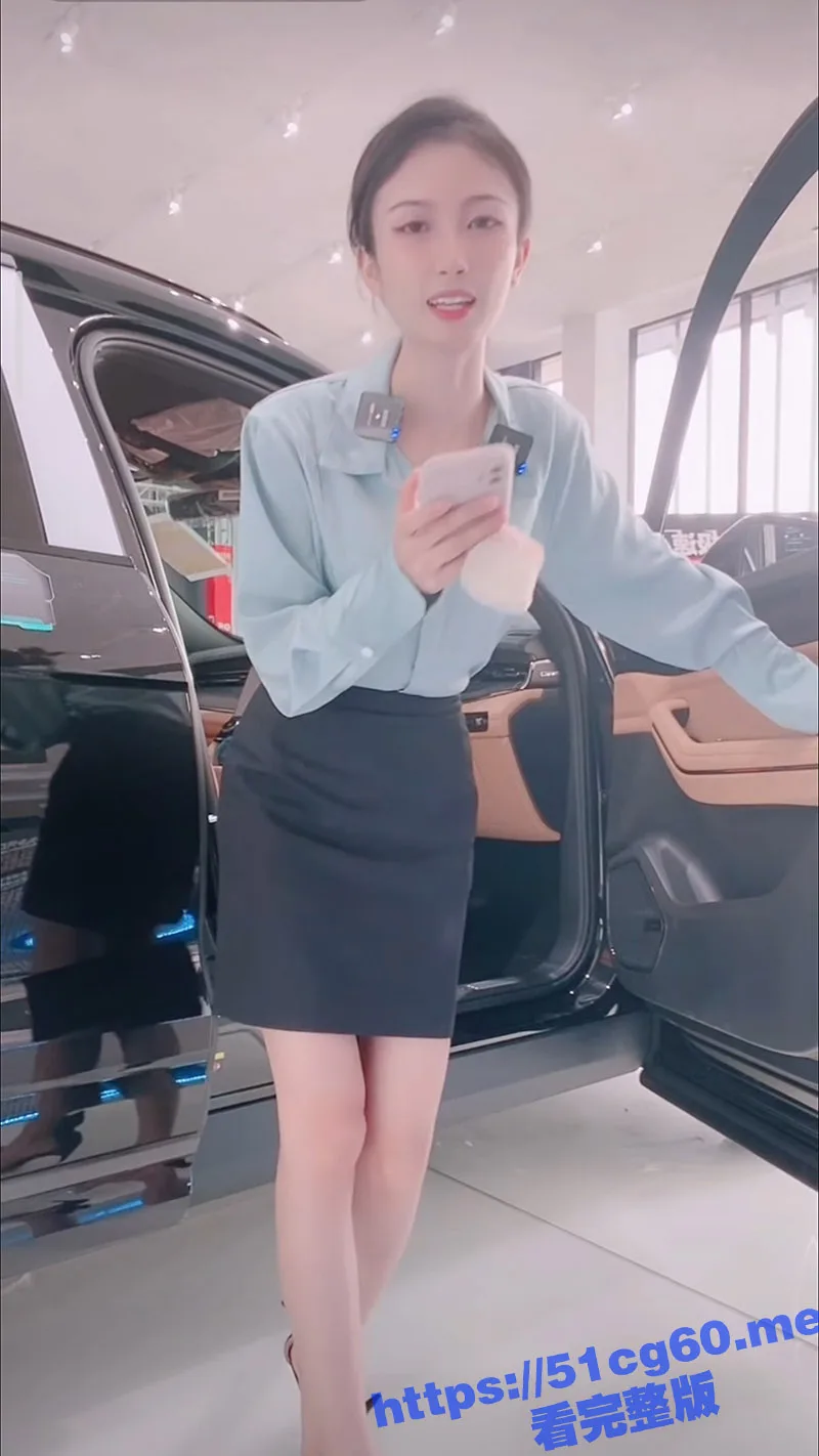梦杰的眼镜骚母狗直播卖车啦！东莞虎门金瑞达领克 女销售塞跳蛋直播讲车 这是被人遥控了吧！