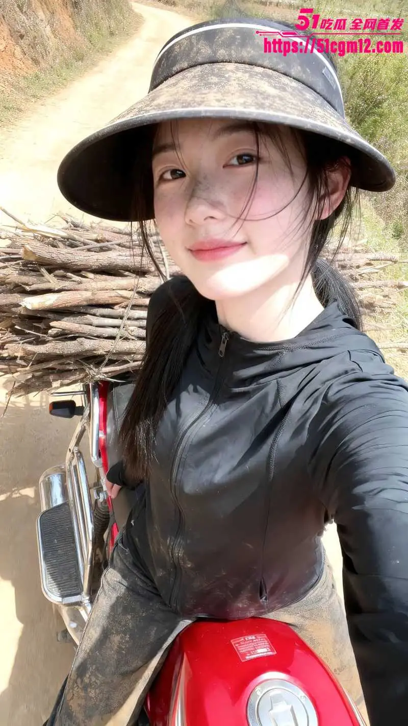 东南亚园区 精神小妹查房 挨个摸奶玩弄 全是18到22岁的年轻少女 美乳真是嫩得犯规啊!