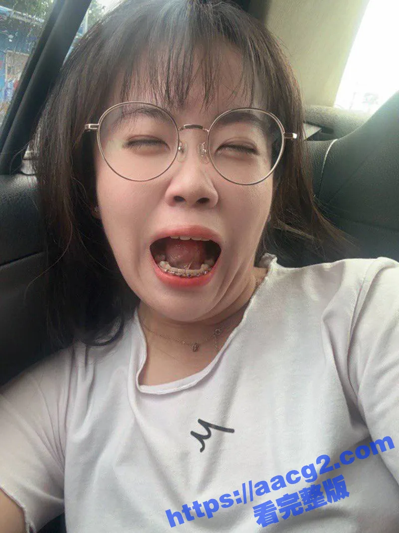 反差母狗精致嫩穴菊洞令人垂涎 对镜扣逼摸奶自慰玩得很溜 这样的嫩逼没人操实在是可惜