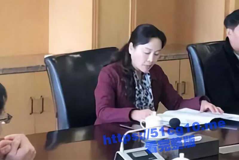 云南59岁“翘臀”美女行长 曹艳丽,搞权色交易,坐上“升职器” 又一美女干部被“双开”,包养60多位情人,手把手教处男大学生做爱