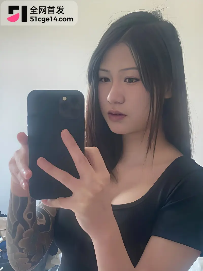 甘肃精神小妹 刘敏 约炮视频流出 黑色鲍鱼极度饥渴 被金主铐住双手无情后入！