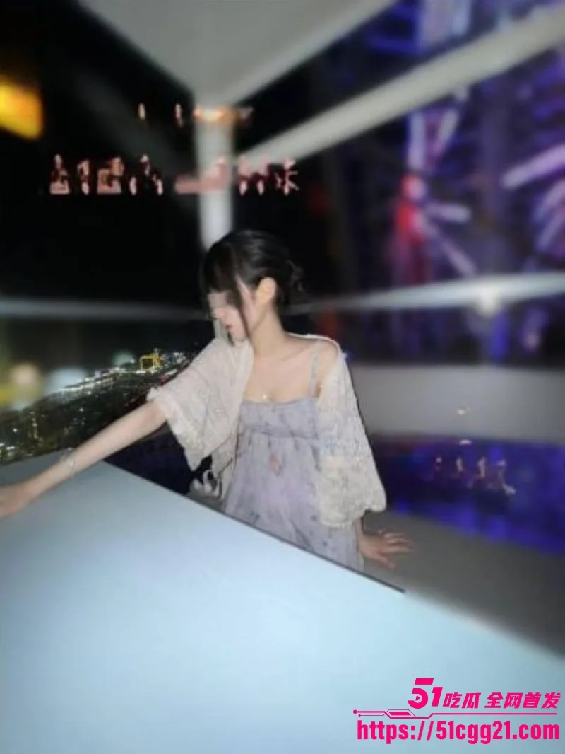 海角乱伦大神 意淫自己妹妹 新作 摩天轮上无套爆操妹妹惊险刺激 高空中给大家交作业啦！