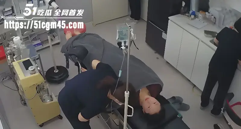 韩国妇产科检查监控流出 丰满少妇美腿大开检查蜜穴 场面火辣尽显偷窥淫欲