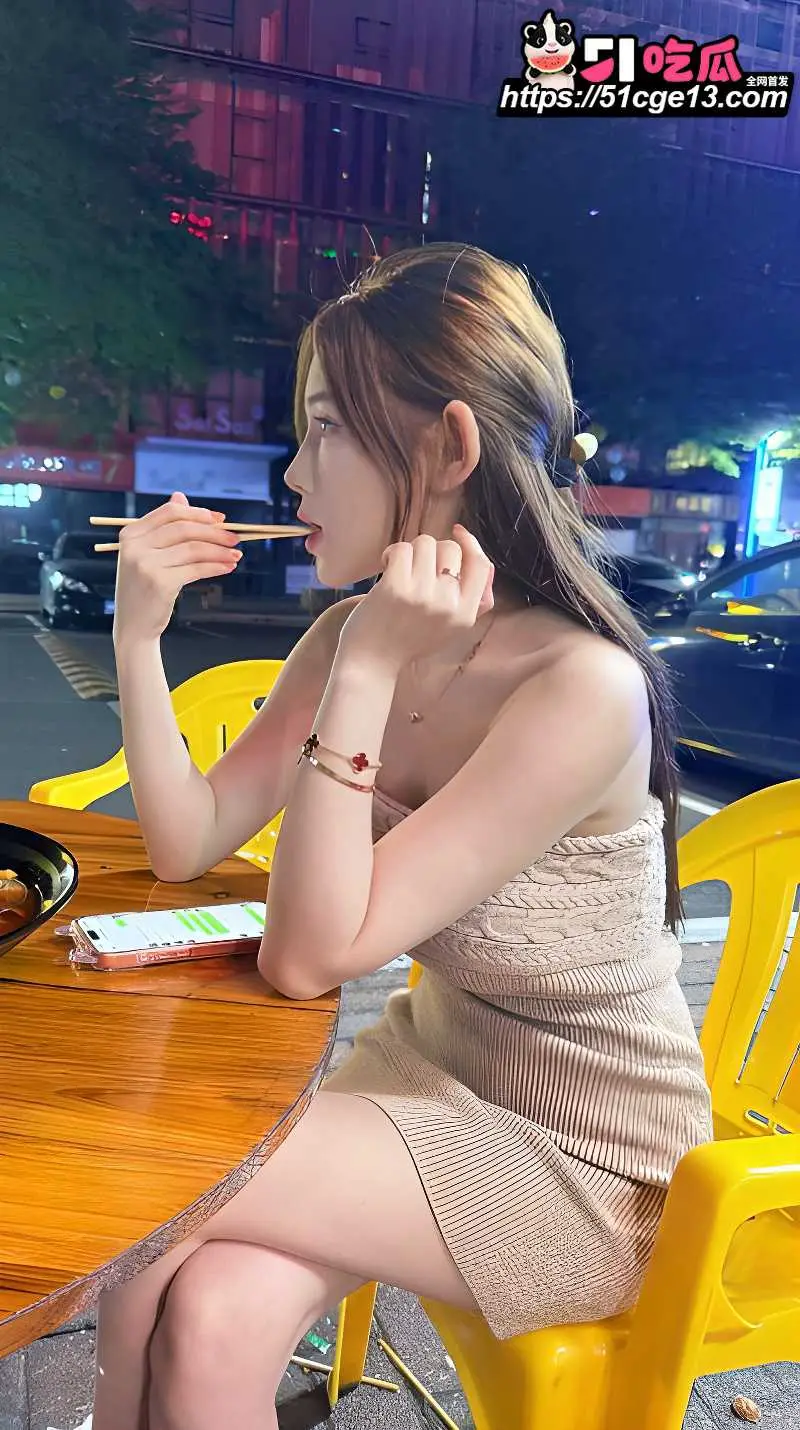 上海情侣自拍泄密 神颜白富美女友被无套狂操 白虎蜜穴紧致如处!