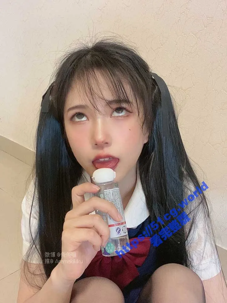 重磅！微博红人顶级容颜萝莉正妹【倦倦喵】露脸私人订制体操服 JK 手脚束缚 跳蛋 吞精 撒尿合集