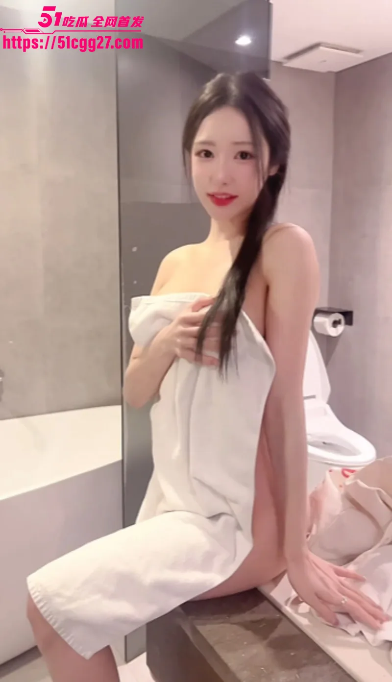 韩国神颜清纯女神 浴室大尺度私拍 胴体白嫩三点全漏 丰乳蜜臀帧帧充满诱惑!