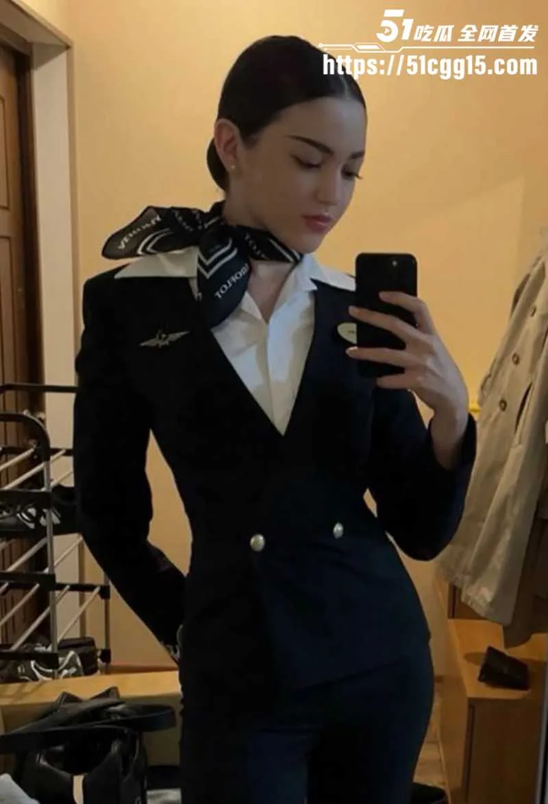 俄航超美空姐 谢娃拉 北欧瓷娃娃环球约炮 自拍骚照撩拨乘客 从深喉亲密到后入狂欢 只为高潮乐此不疲!