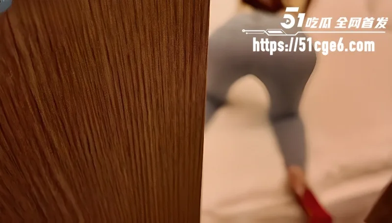 顶级ASMR博主 小一熟了 剧情演绎 少妇老师开档牛仔裤勾引学生 翘臀被猛干太骚了