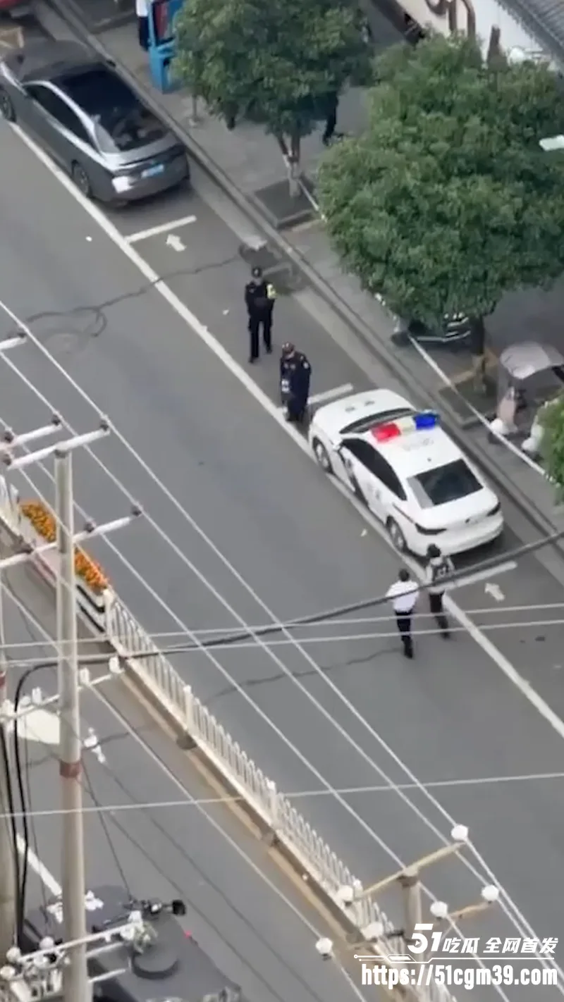 湖南邵阳塘渡口 绑匪绑炸弹抢银行 现场枪响3人死亡 谈判专家穿防弹衣硬刚!