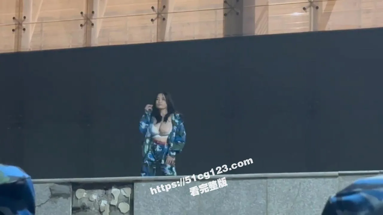 军训吊带姐后续! 军训跳舞露出巨乳 白色吊带姐朋友圈生活照被网友曝光 【51吃瓜首发】