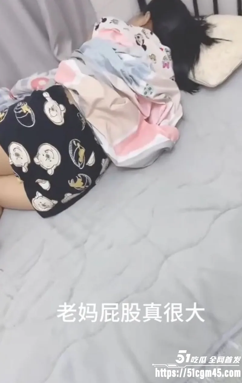 乱伦大神 深圳工厂母子 新作 老妈放弃反抗 半推半就间成功拿下 内射了老妈!
