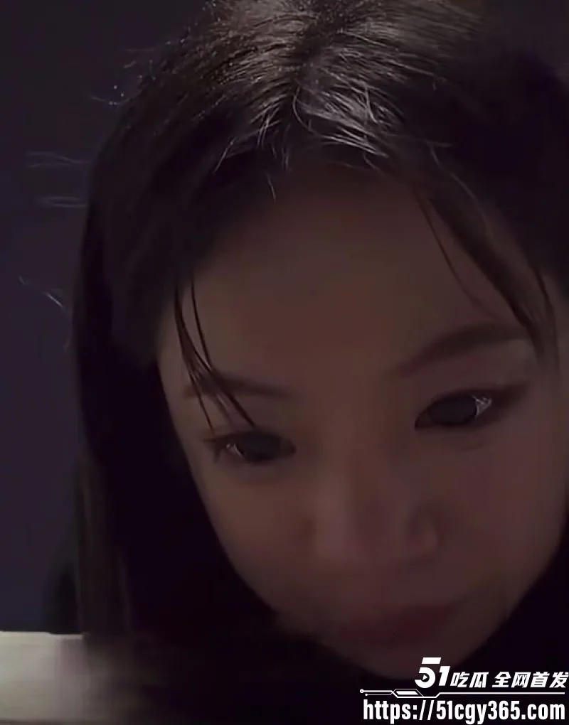 南宁邕江桥快手直播跳桥惨案!女子深夜开播自杀 网友弹幕开导无果 转身一跃巨响回荡!
