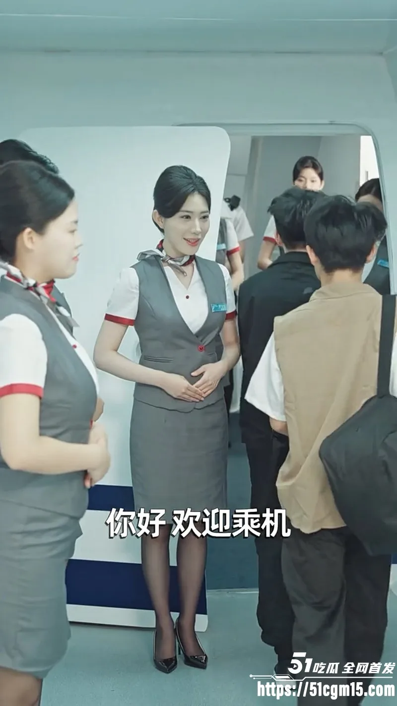 热播短剧《爱在黎明前升起》丈夫暗中观察空姐妻子工作真相 婚姻危机大爆发 男性视角揭情感错位！
