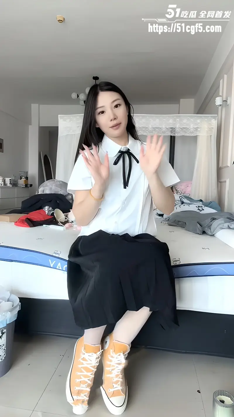 高颜值女大学生 自慰视频 白嫩大奶笔挺诱人 粉嫩骚穴掰逼展示 道具狂插反差感拉满!