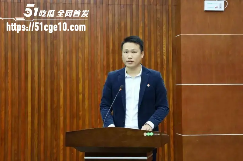 柳州工信局大瓜 再度爆火 局长出轨联通女经理 原配发现后曝光到全市公务员群!