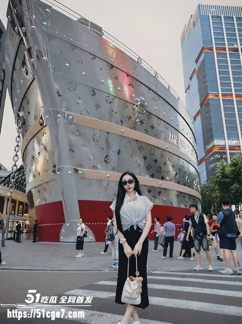 约炮大神独家曝光 巨乳人妻婚内偷情 贴心口交胯下侍奉 全程露脸反差感爆棚!