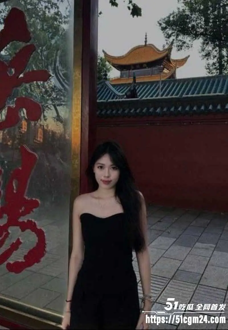 江西情侣性爱视频曝光 女生身材极品爱口爆颜射 男友叫按摩师抠逼助兴太骚！