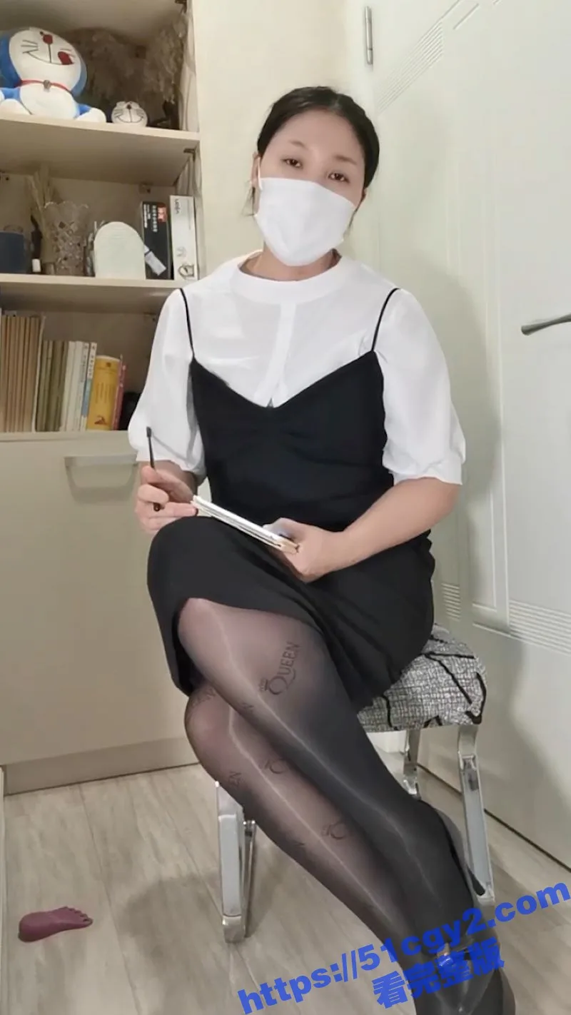 51性爱课堂开课了 熟女妈妈现场讲解乳房的构造 并亲自示范如何刺激让女性达到高潮!