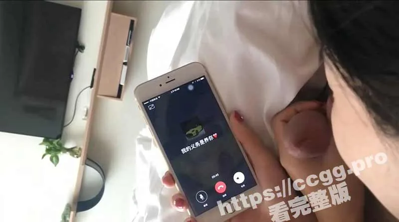 玩的就是心跳！骚鸡边吃鸡吧边勾引男人 刺激 这个才是极品