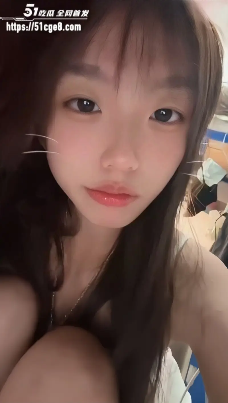 可爱女大不雅视频全网疯传 清纯萝莉脸变身小母狗 搔首弄姿诱惑摆拍 浪到发指!
