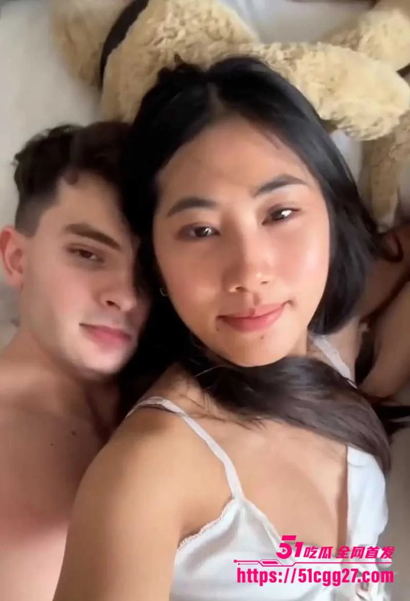 越南美女留学生 情侣私拍泄密 露脸出镜全裸自拍 颜妹条靓激情骑乘 被外国男友后入爆操 干到腿软高潮!