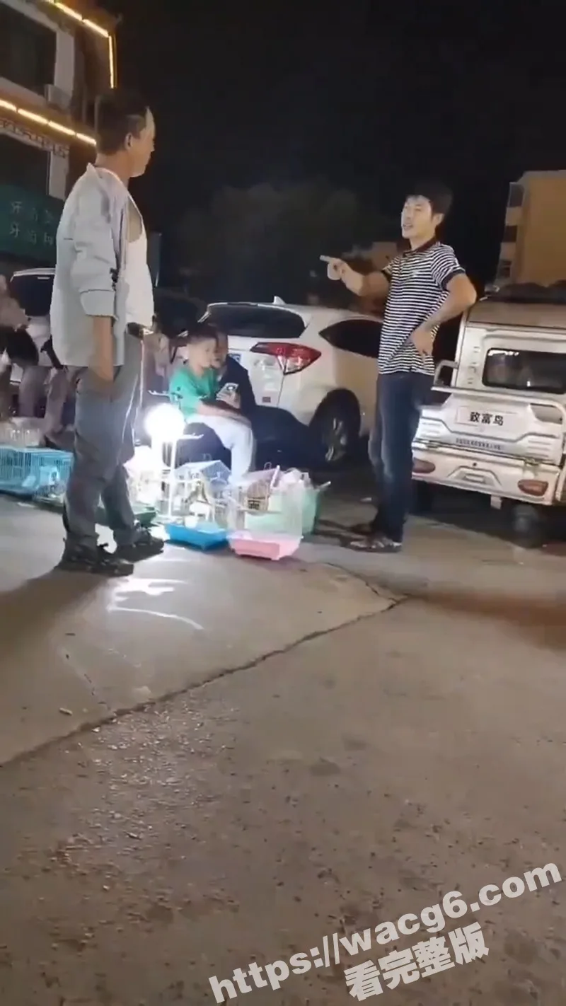 高密砍人!山东高密小康河夜市发生恐怖砍人事件 被斩男子头颅被劈甩 现场视频曝光!