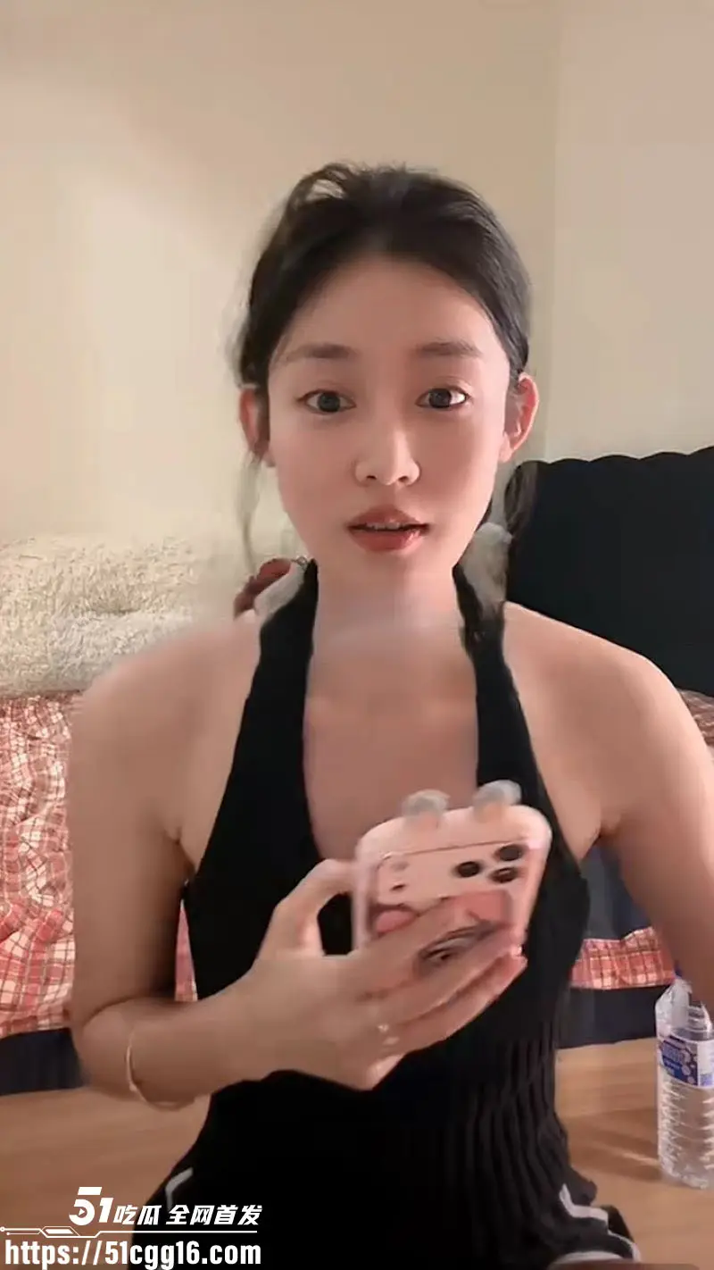 快手晚高峰期放黄片再迎高潮！上千直播间刷屏淫秽视频 更有主播趁机裸露低俗表演引万人围观 大量录屏视频疯传！