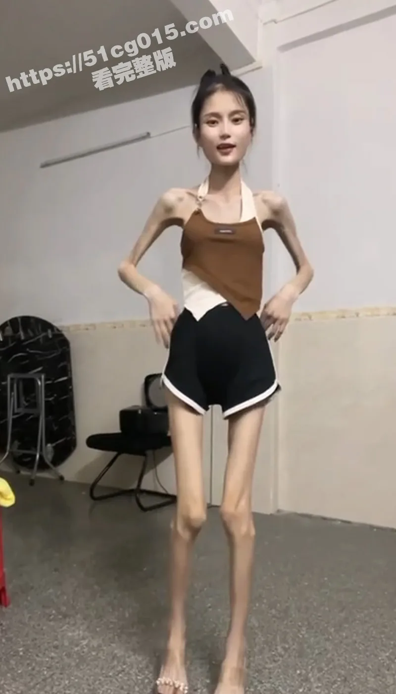 兄弟们 喜欢这款吗?这是不是你们要的又细又长的大长腿骨感美女?赶紧进来冲吧
