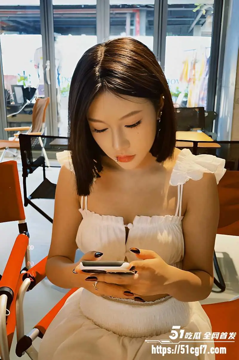 反差精神小妹 私生活曝光 跪伺主人口交深喉 无套爆操骚穴 大奶晃荡不止!