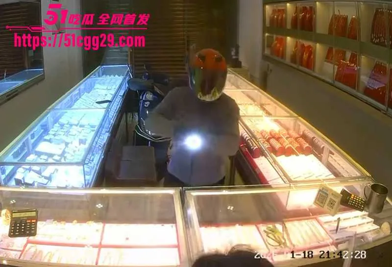 福建平潭依强金店发生惊天劫案！电光石火七分钟 200万金饰瞬间抢走 内部案发监控流出 帧帧惊心动魄！