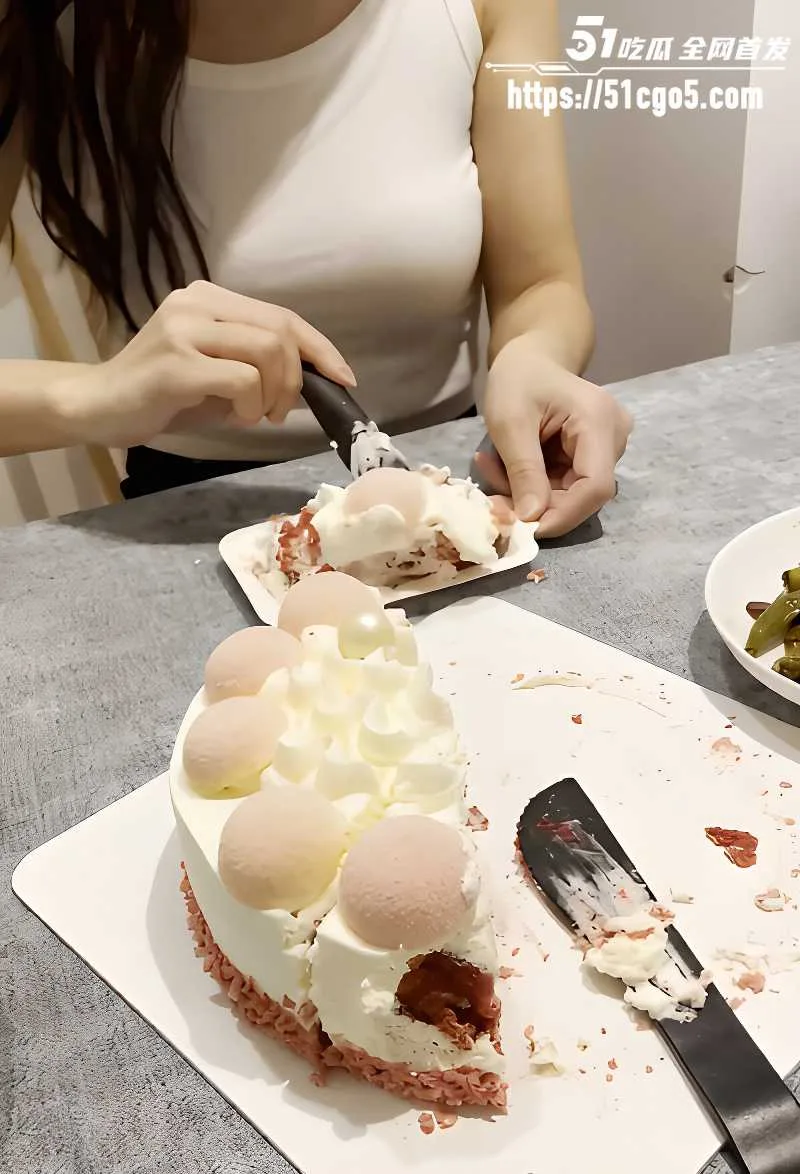 海角博主 醉奸新婚房东 寂寞生日空闺酒醉 主动求欢 婚床上内射刺激无比