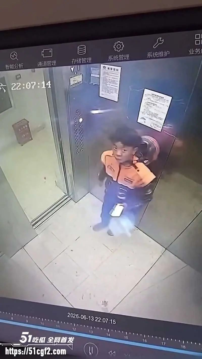 云南大便哥 淘宝外卖员 送餐途中在电梯拉屎 监控视频瞬间火爆出圈!