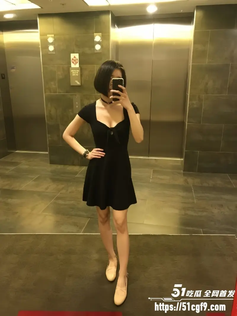 留学生媚黑婊 小慧 私拍视频 约炮巨屌洋人 跪姿舔洋屌像个听话的小母狗