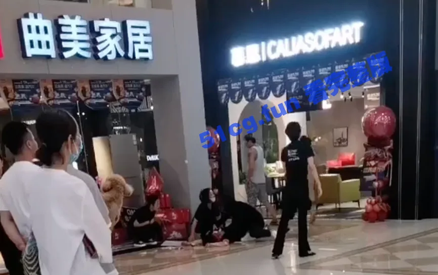 大连曲美家居老板娘被杀事件 杀人者当场被铐走